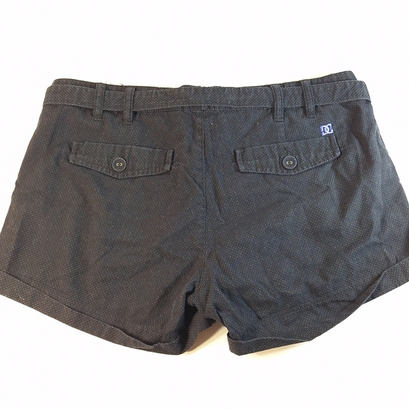 DC Black with White dots Pleated Cain shorts, size 27 - Picture 8 of 10